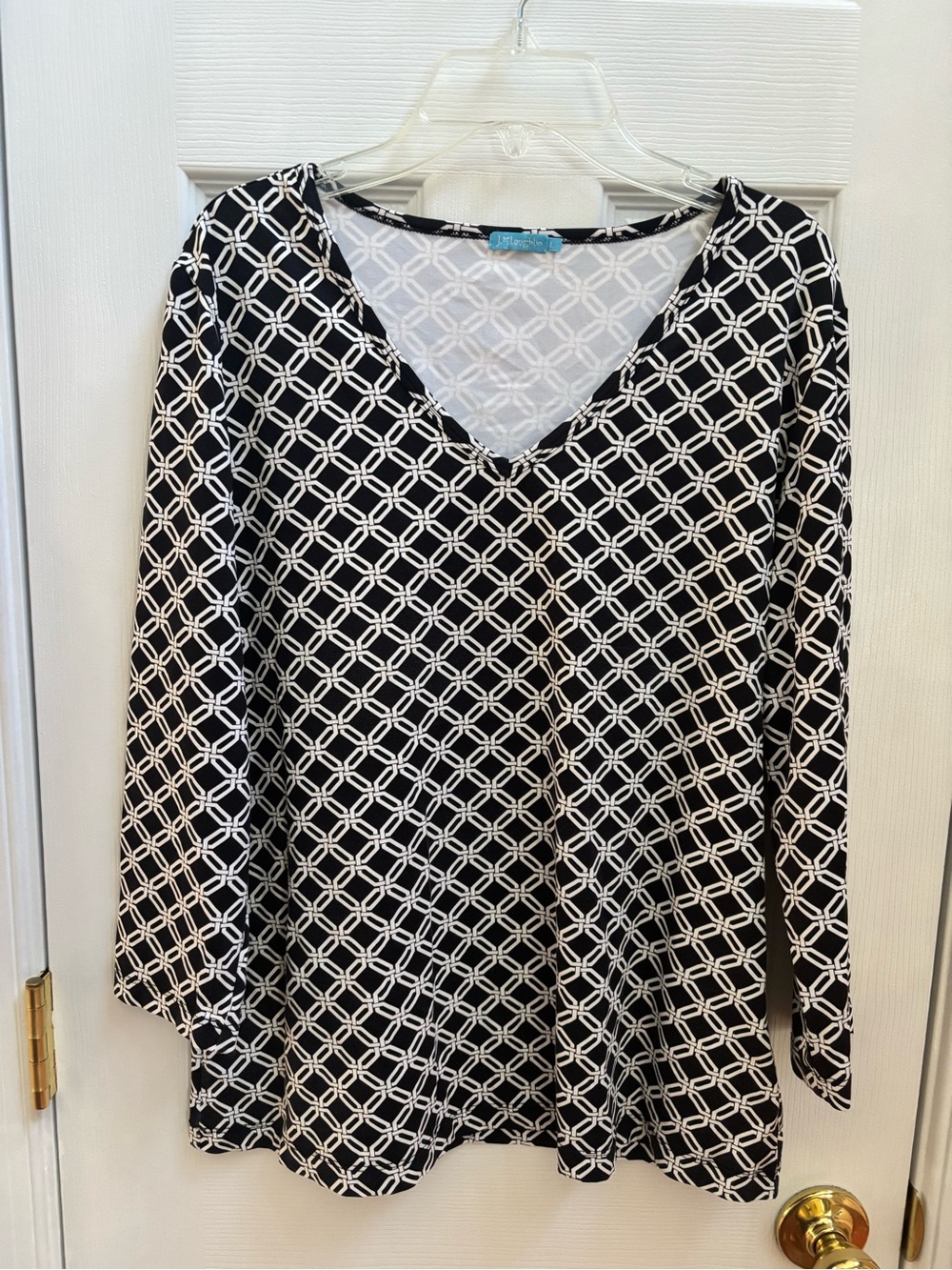 J McLaughlin Black & White Geometric V-Neck Top, Size L, EUC
